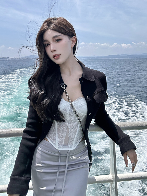 He Chenxi French Pure Desire Slim Lace Mesh Fishbone Suspender Women's Sweet and Spicy Unique Inner Vest Top He Chenxi French Pure Desire Slim Lace Mesh Fishbone Suspender Women's Sweet and Spicy Unique Inner Vest Top