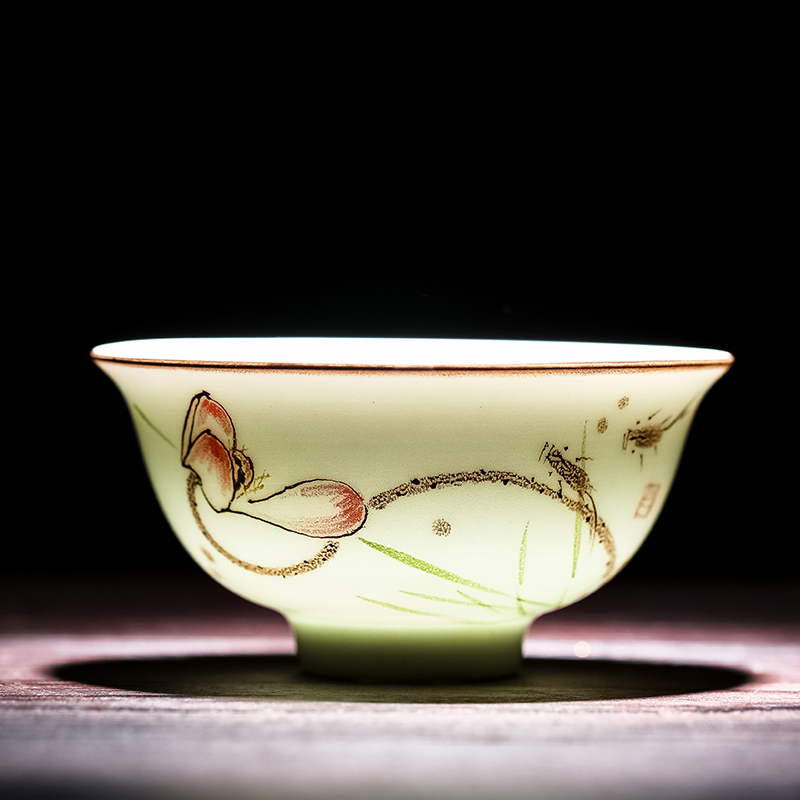 Jingdezhen ceramic sample tea cup by hand hand a cup of tea but small teacup master kung fu tea bowl cups