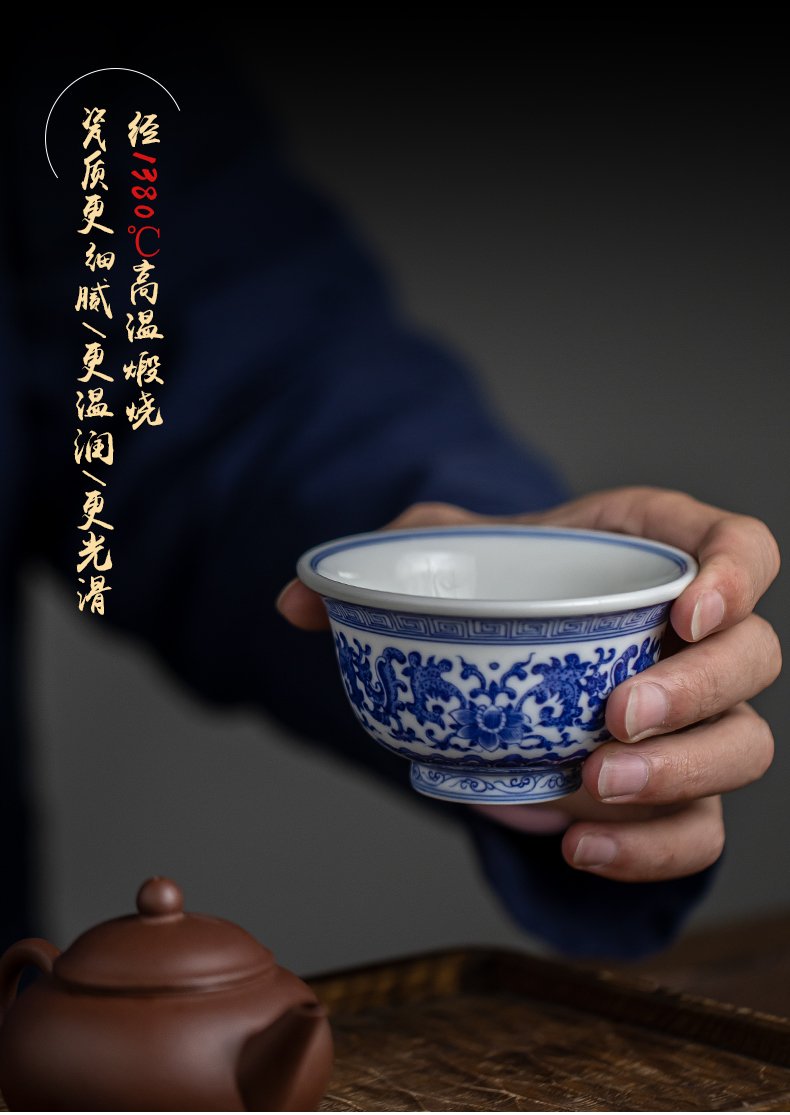 Blue and white pure manual master cup yongle bound lotus flower peony pressure hand cup single CPU jingdezhen kung fu tea bowl