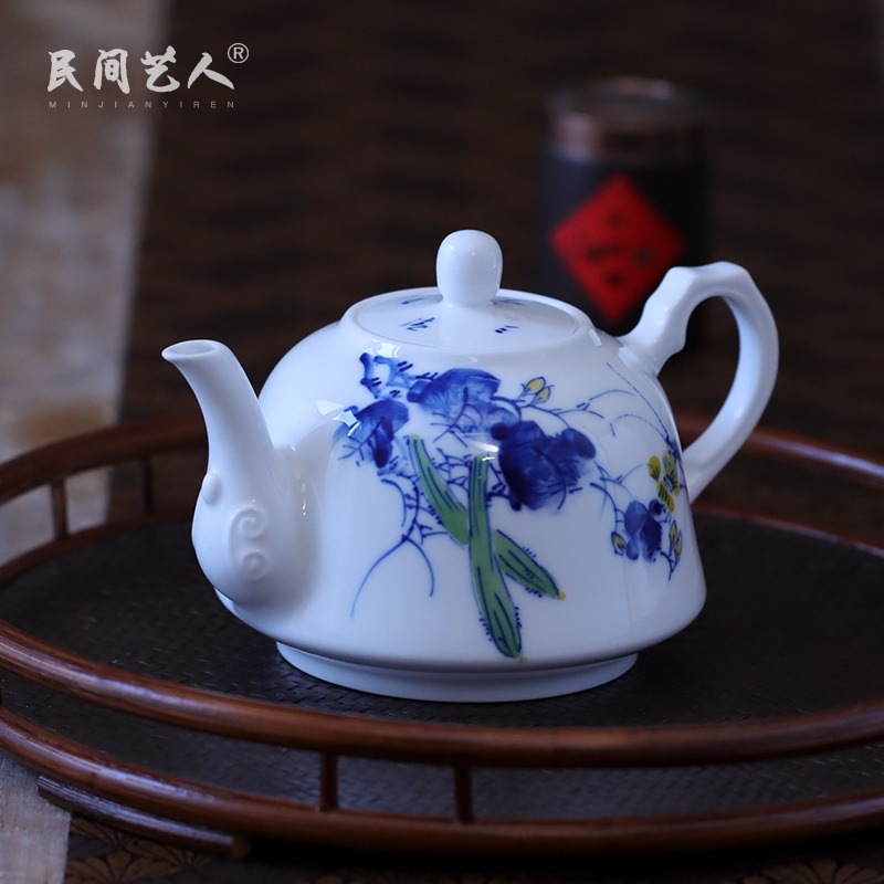 Hand made blue and white rural music teapot manual bound lotus flower teapot jingdezhen blue and white porcelain pot hot pot