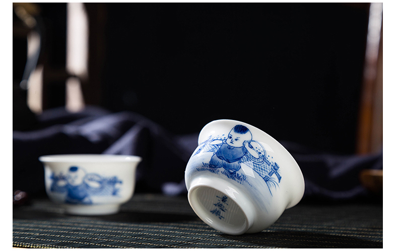 Jingdezhen ceramic hand - made master cup tong qu kung fu tea cups small bowl of blue and white porcelain individual cup sample tea cup