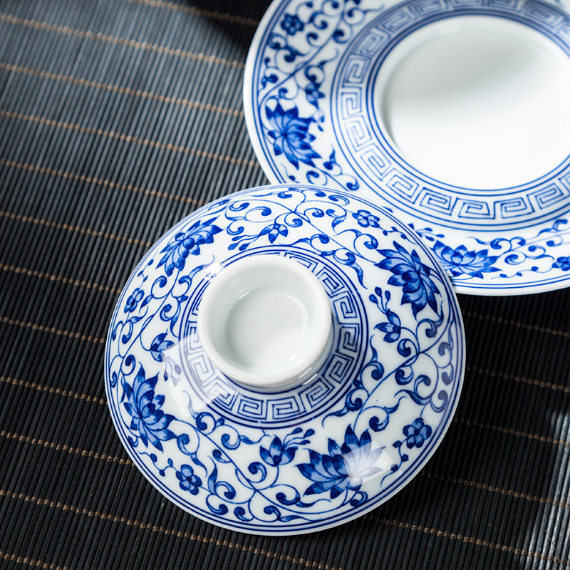 Blue and white tie up branches in jingdezhen ceramic tureen teacups hand - made lines finger bowl of tea cups of kung fu tea set