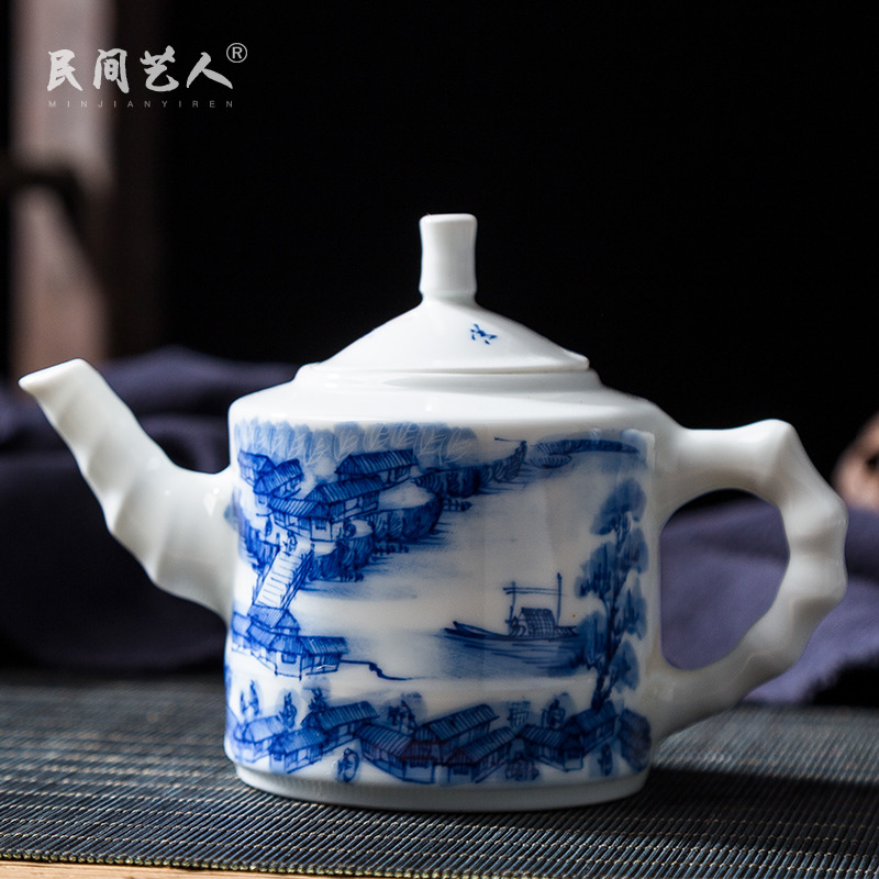 Jingdezhen ceramic hand - made kung fu tea set of blue and white porcelain teapot single pot of pu 'er tea tea, the hollow handle