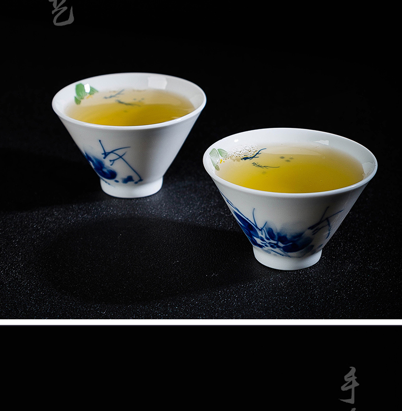 Folk artists hand - made lotus bucket color blue and white thin body perfectly playable cup of jingdezhen ceramic tea cup master single CPU