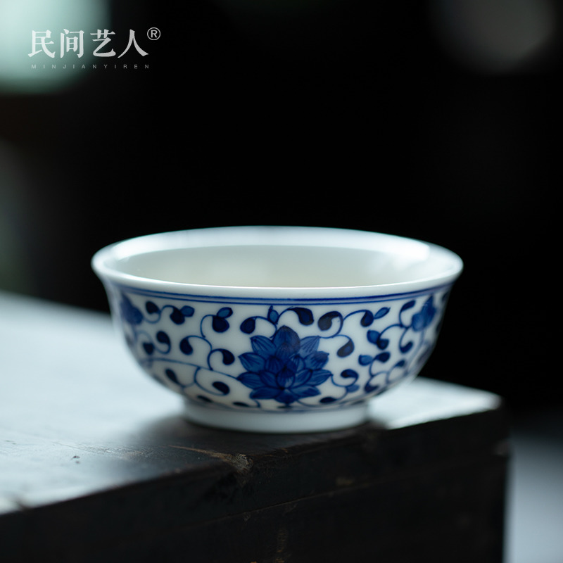 Folk artist hand-drawn cup red-green flower porcelain master cup Jingdezhen ceramic kung fu tea cup