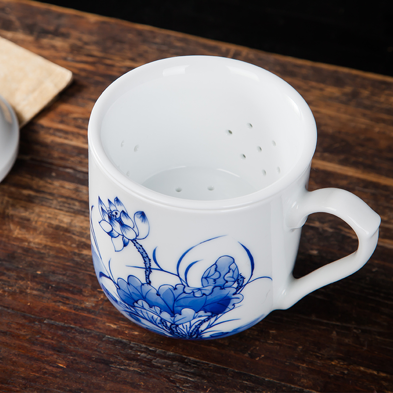 Jingdezhen ceramic hand - made porcelain tea cups with cover the meeting office cup tea cup filter tank