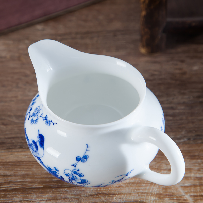 Jingdezhen ceramic hand - made manual sample tea cup points kung fu tea tea device and fair keller cup and cup trumpet