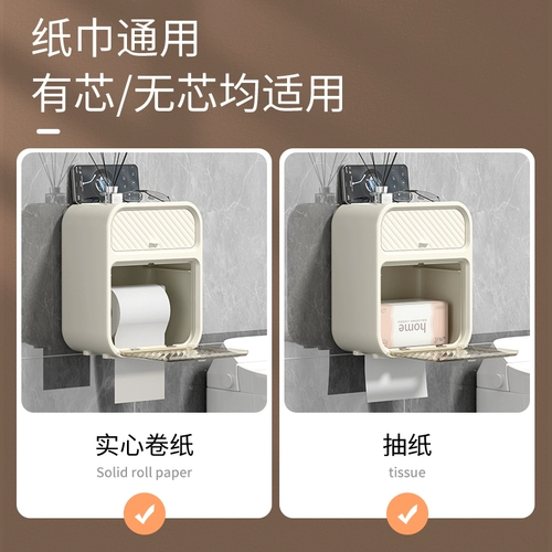 Легкая роскошная катящаяся картонная стена туалетная стена -бумажный полотенце, снятая на бумажной коробке.