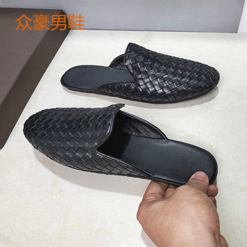 Spring New Style Genuine Leather Hand-Woven Closed-Toe Slippers for Men, Soft-Soled, High-End Leather Slippers for Outdoor Wear, Comfortable Half-Slip Leather Shoes, Trendy