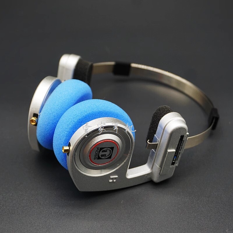 Lightweight, Stylish, Portable, Gauss Silver Over-Ear Headphones with Mmcx Plug-In Design, Upgradeable Cable, Bass Sound Field Lightweight, Stylish, Portable, Gauss Silver Over-Ear Headphones with Mmcx Plug-In Design, Upgradeable Cable, Bass Sound Field