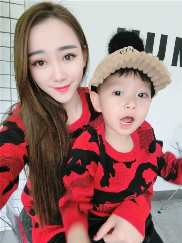 Quần áo cha mẹ thu đông 2018 mới cho gia đình ba áo len cotton mẹ và con gái áo len ngụy trang mẹ-con