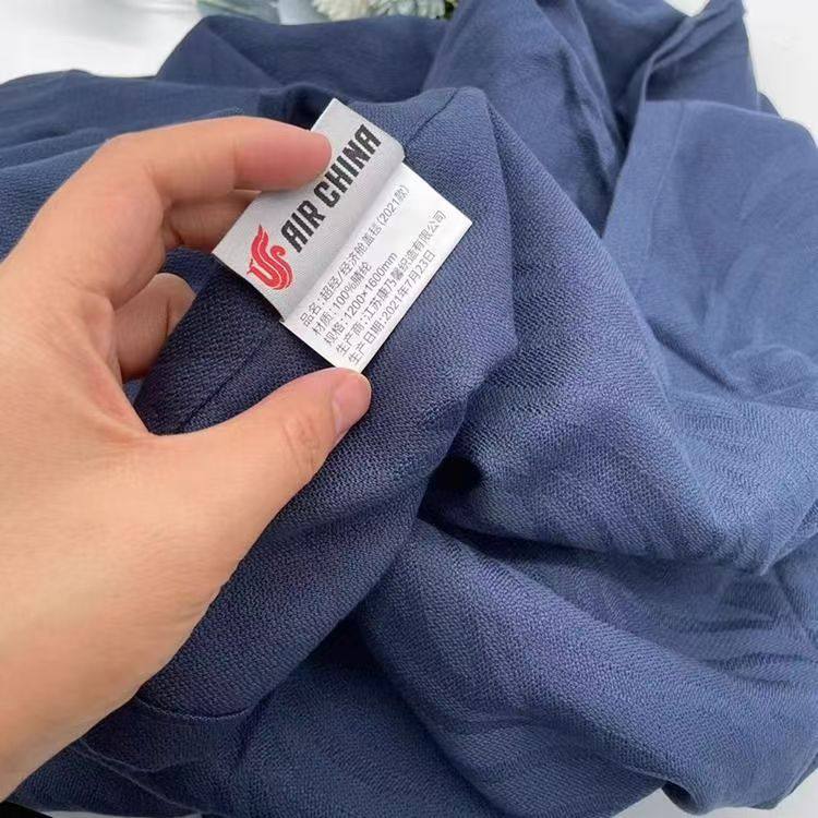 中国国際航空のエコノミークラスおよびファーストクラスの機内用ブランケット、ショール、暖かいマット、オフィスでの昼休みや車内での使用に適したブランケットを卸売価格で販売しています。