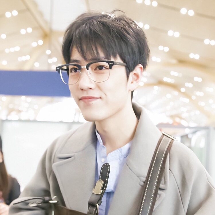 Glasses Male Tide without Degree Network Red Han Edition Shaking Tone Flat Light Radiation Protection Blue Light Portrait of the same half-frame Near-Lens Holder