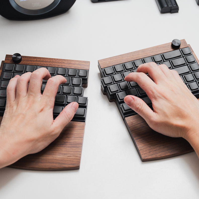 Jiffy75 75% Wireless Mechanical Keyboard | Detachable Dual-Mode Structure, Low-Profile Kaihua Choc V2 Switch Body Jiffy75 75% Wireless Mechanical Keyboard | Detachable Dual-Mode Structure, Low-Profile Kaihua Choc V2 Switch Body