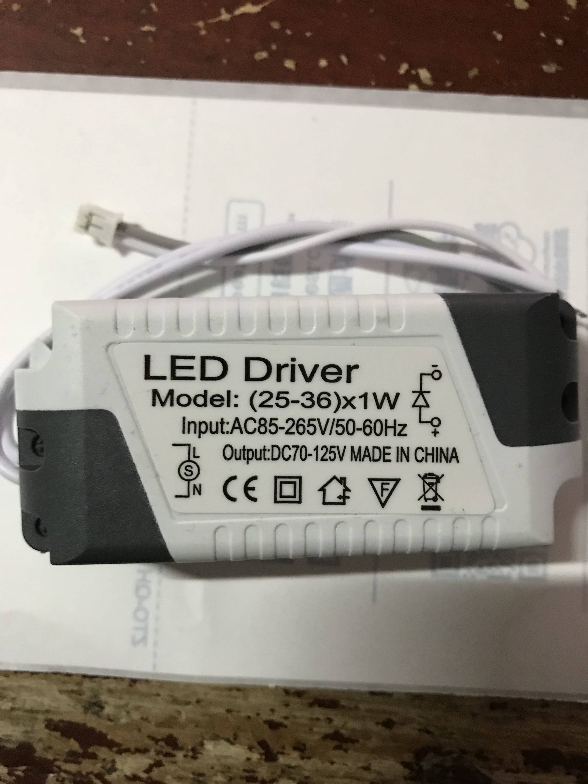Direct direct LED suction lamp driving power Valium transformer 8-36W12-24W constant flow isolated LED drive