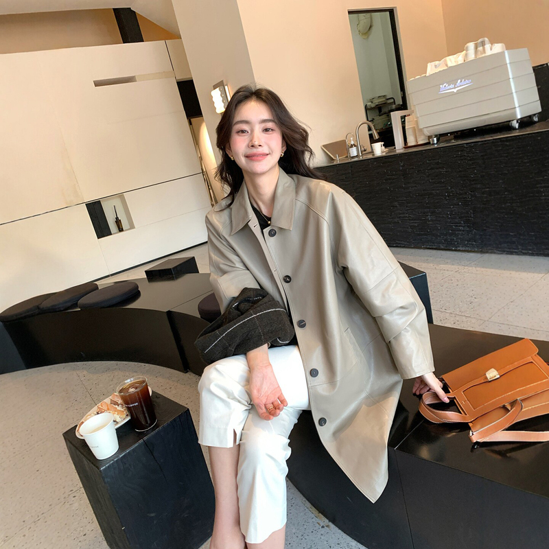 Minimalist Style Two-Way Leather Trench Coat for Women, New Autumn Mid-Length Style with a Turn-Down Collar, Genuine Leather Jacket with a High-End Feel, Casual Leather Coat Minimalist Style Two-Way Leather Trench Coat for Women, New Autumn Mid-Length Style with a Turn-Down Collar, Genuine Leather Jacket with a High-End Feel, Casual Leather Coat