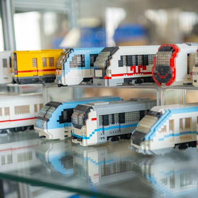 High-speed rail train city subway building blocks train subway model children's educational micro-particle assembled toy ornaments