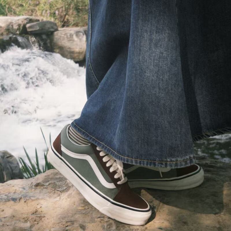 Vans Old Skool Comfortable and Stylish Low-Top Sneakers, Unisex, Green Vn000D56Bgs Vans Old Skool Comfortable and Stylish Low-Top Sneakers, Unisex, Green Vn000D56Bgs