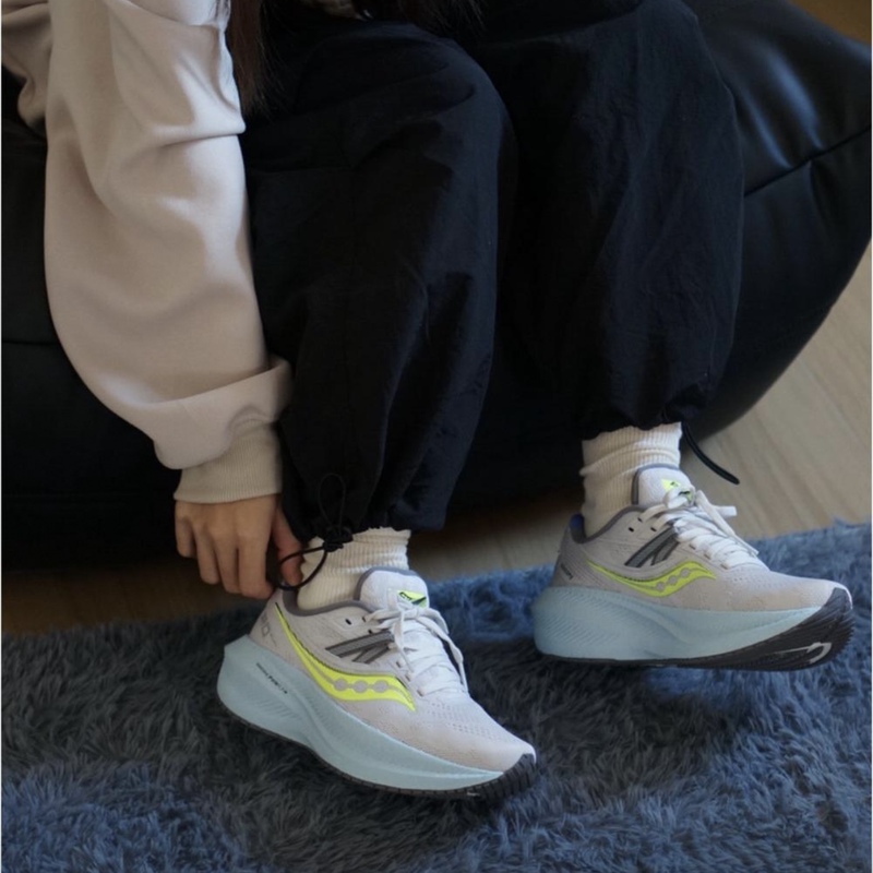 Saucony Triumph 20 Comfortable Cushioning Low-Top Running Shoes Gray and Yellow S20759-15 Saucony Triumph 20 Comfortable Cushioning Low-Top Running Shoes Gray and Yellow S20759-15