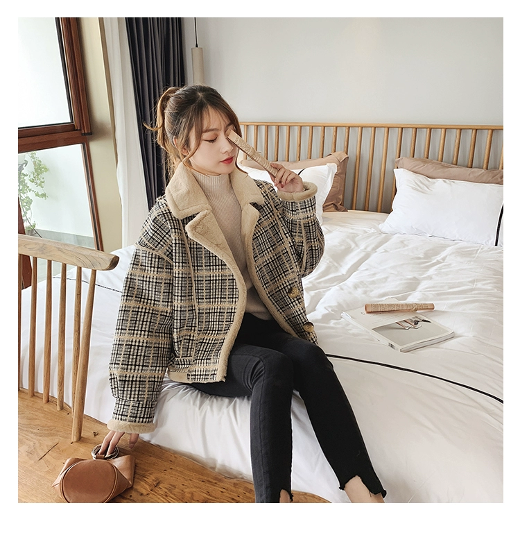 Áo khoác kẻ sọc sang trọng nữ mùa đông 2018 phiên bản Hàn Quốc mới của phần ngắn dày lông cừu lông đầu máy quần áo thủy triều áo khoác dạ nữ ngắn