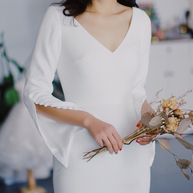 White fishtail long evening dress female slim 2023 new deep v celebrity temperament banquet dress skirt simple