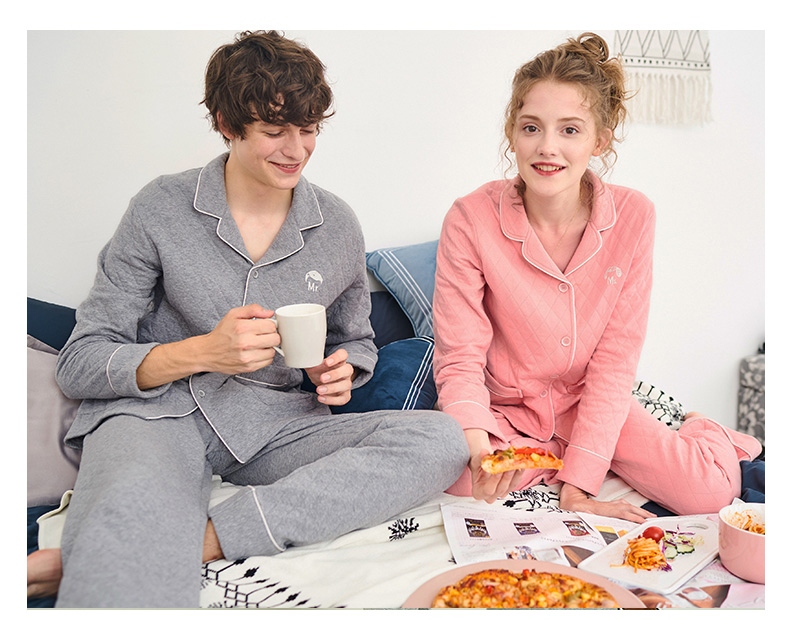 Mùa thu hươu mùa thu và mùa đông cotton vài bộ đồ ngủ phần mỏng quilted dài tay rắn màu thường giản sandwich nam và nữ dịch vụ nhà phù hợp áo đôi đẹp giá rẻ
