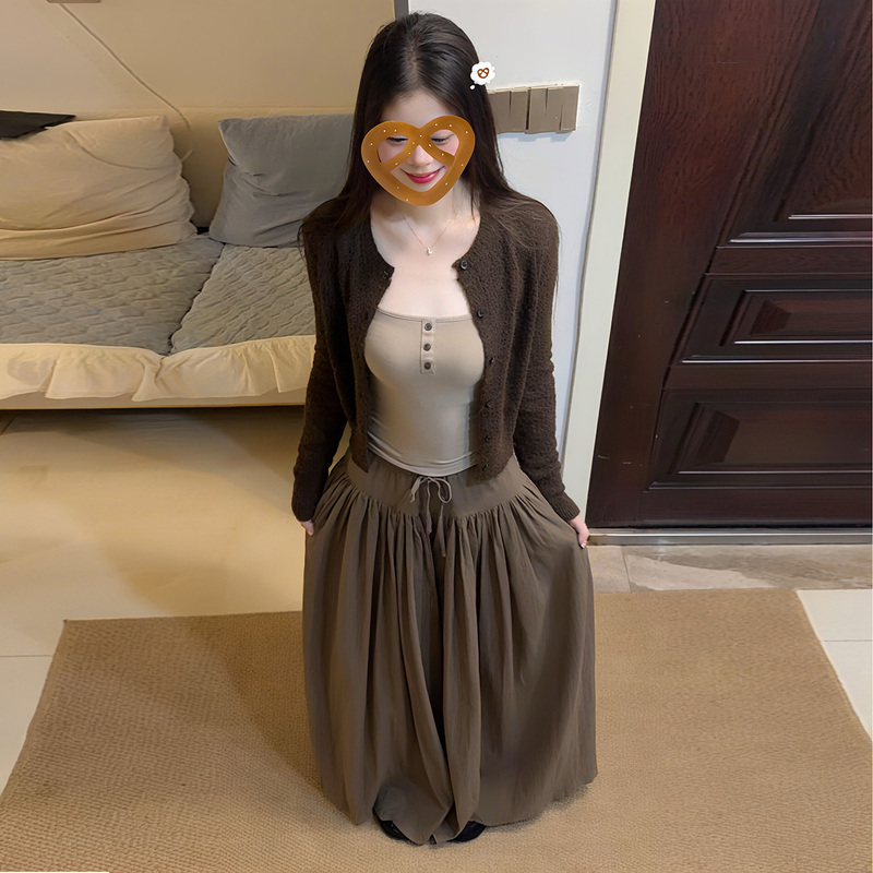Early Autumn Korean-Style Skirt-Pants Set for Women, Autumn High-End Elegant and Understated Intellectual Ootd, a Complete Set of Relaxed and Relaxed Outfits Early Autumn Korean-Style Skirt-Pants Set for Women, Autumn High-End Elegant and Understated Intellectual Ootd, a Complete Set of Relaxed and Relaxed Outfits