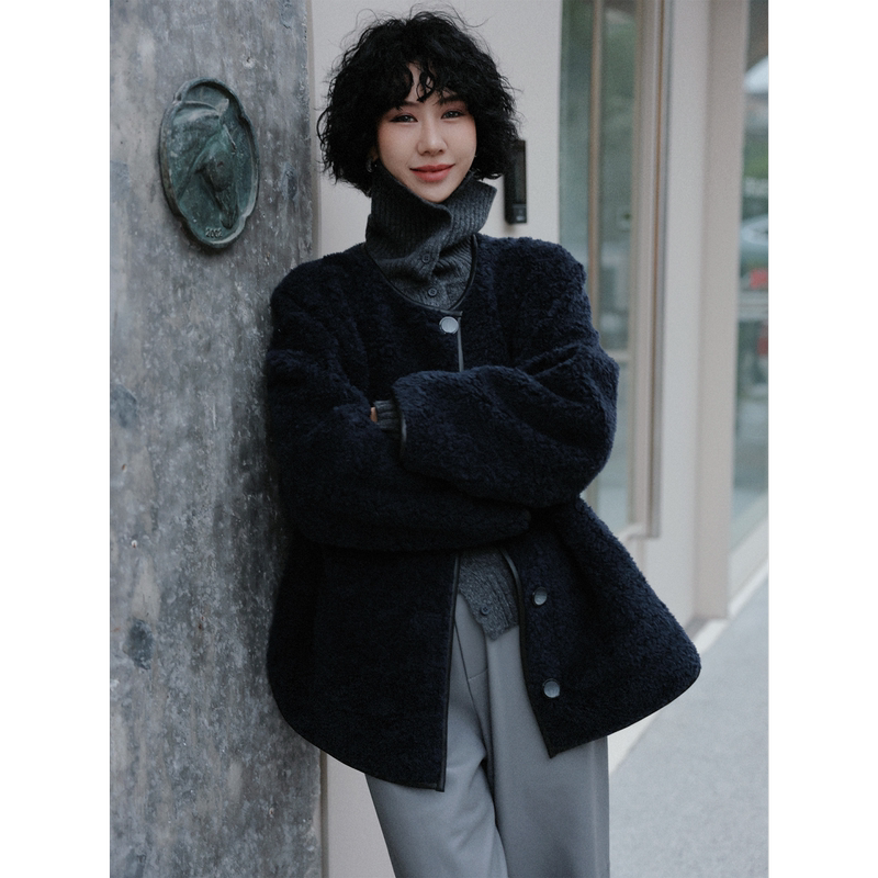 Clearance Sale Tt Designer [in Hei Gui Hua] Navy Blue Lamb Wool Coat for Women Winter Round Neck Fleece