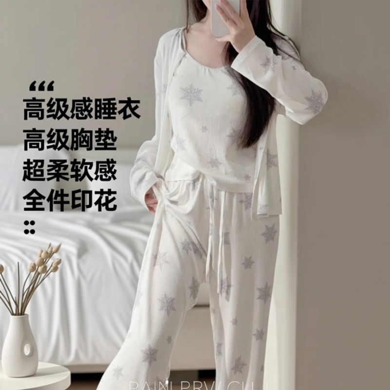 Three-Piece Loungewear Set with Chest Pads, Snowflake Rhinestone Embellishments, High-End Version with a Luxurious Feel, Can Be Worn Outside as Pajamas Three-Piece Loungewear Set with Chest Pads, Snowflake Rhinestone Embellishments, High-End Version with a Luxurious Feel, Can Be Worn Outside as Pajamas