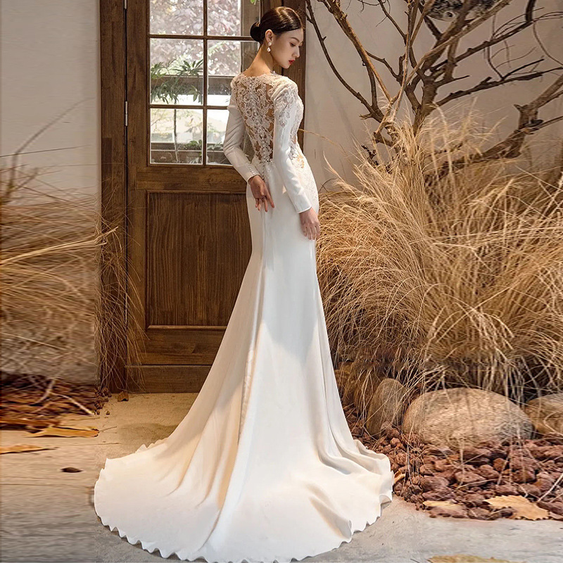 Satin Winter Light Wedding Dress with Long Sleeves, Slim Fit Mermaid Style, Flattering Lace French Hepburn Style Formal Gown