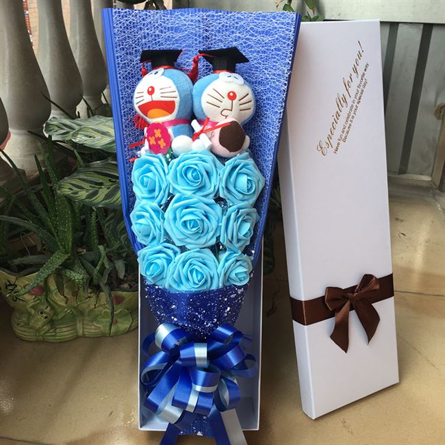 KT Cat Bó hoa hoạt hình Búp bê màu xanh Búp bê tốt nghiệp Bó hoa búp bê Tiến sĩ Xiong Sidizi Hoa cho bạn cùng lớp - Hoa hoạt hình / Hoa sô cô la
