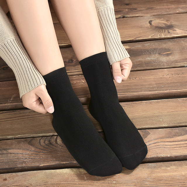 ຖົງຕີນສີດໍາຂອງແມ່ຍິງກາງ-calf socks ຝ້າຍບໍລິສຸດດູໃບໄມ້ລົ່ນແລະລະດູຫນາວສີແຂງຂອງ socks ລະດູຫນາວແມ່ຍິງຫນາຂອງເກົາຫຼີແບບວິທະຍາໄລ ins trend