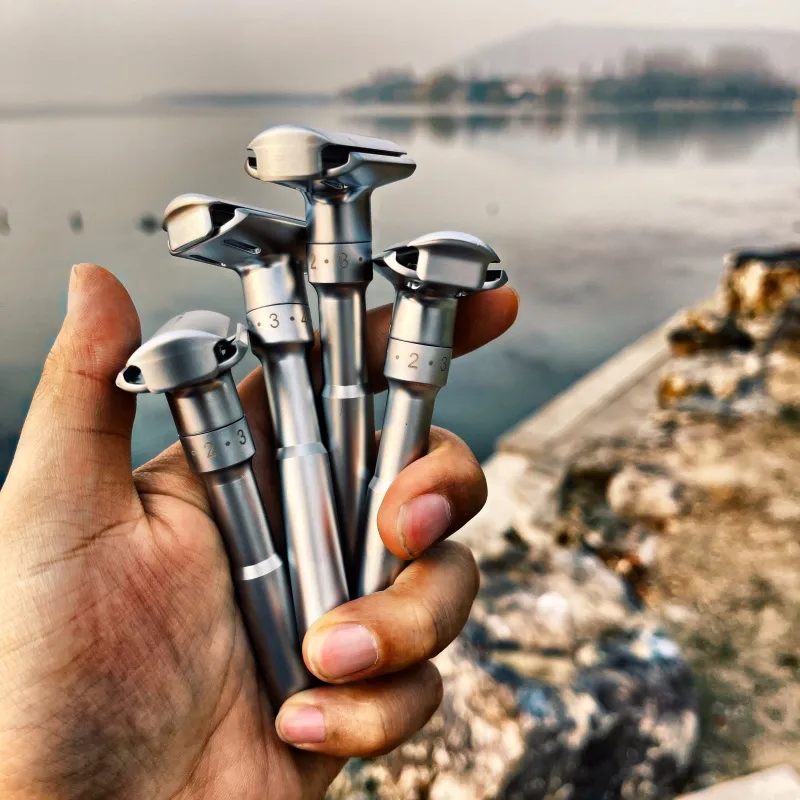 A 10 - year razor can be used to adjust double - sided manual water to wash the beard