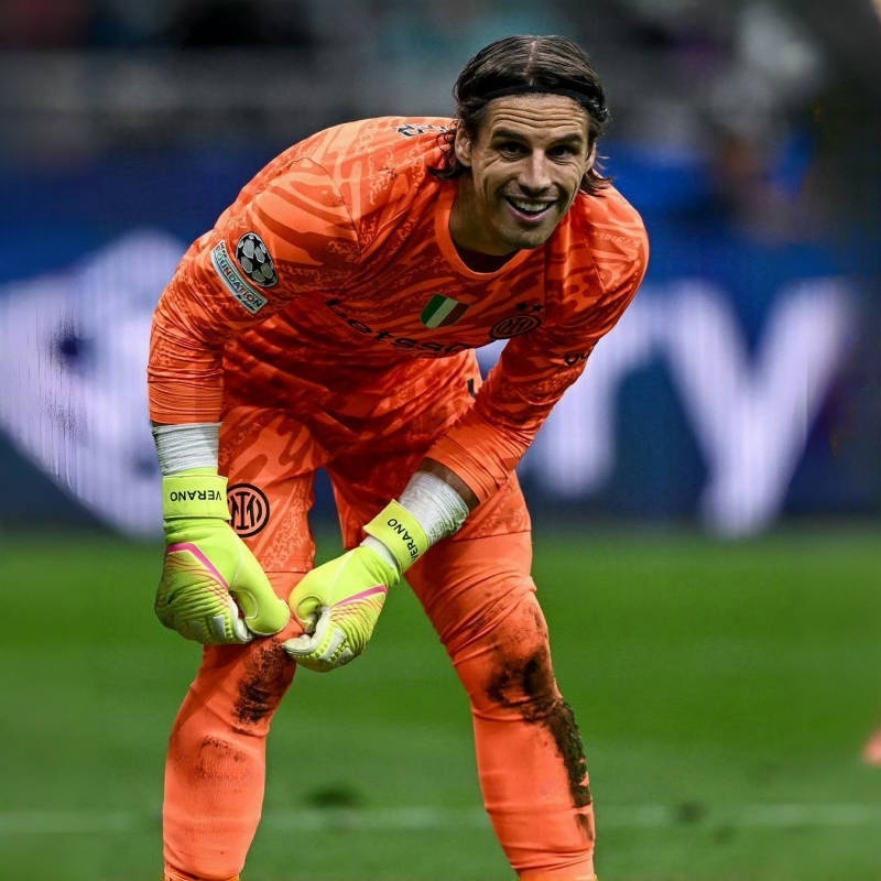 24/25 Champions League Inter Milan Orange Goalkeeper Jersey No. 1 Sommer Long-Sleeve Set Sommer Short-Sleeve Goalkeeper Jersey 24/25 Champions League Inter Milan Orange Goalkeeper Jersey No. 1 Sommer Long-Sleeve Set Sommer Short-Sleeve Goalkeeper Jersey