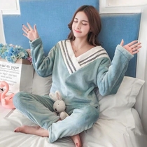 Pajamas womens coral fleece 2021 new long-sleeved V-neck autumn and winter thickened ladies confinement can be worn outside the home clothes
