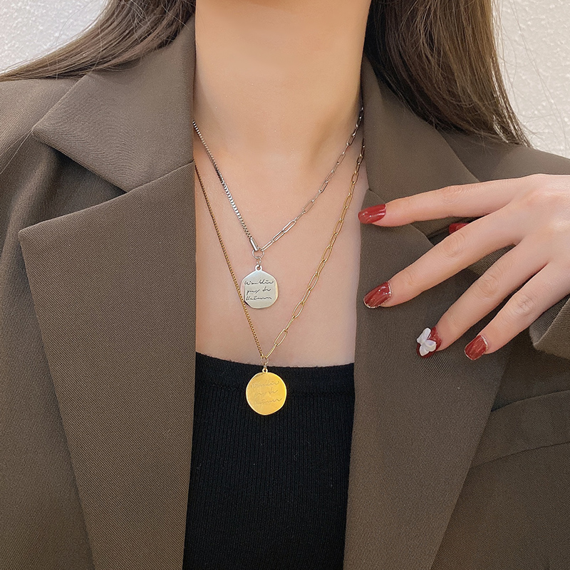 Round Card Pendant Necklace 2021 New hair dressing chain Women's autumn Winter South Korea Brief design Hip Hop Wind Lock Bone Chain