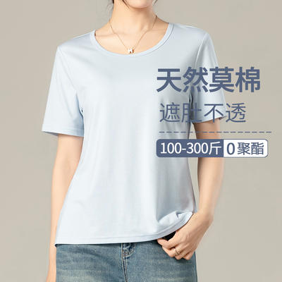 This T-shirt is a large-sized, chubby girl's summer thin short-sleeved shirt weighing 200 pounds. It covers the shoulders and the belly, is loose and slimming. It's a white modal cotton top