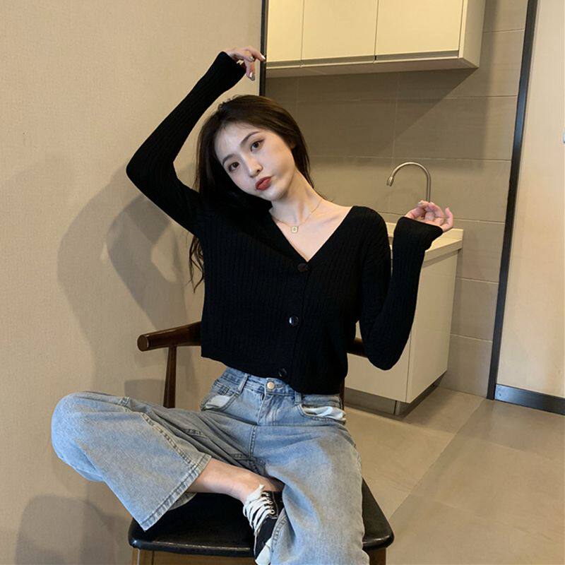 Black V Collar Short Knit Cardigan Summer Thin design Sensation Little Crowdsourced sweaters Undershirt Tide