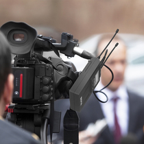 Used Boya BOYAWM8PRO wireless microphone mobile phone live SLR collar clip radio interview microphone Bee