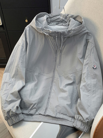 2026 Spring and Autumn Youthful Hooded Zipper Short Jacket for Women, Long Sleeve Outdoor Sports Casual Stylish Top for Petite Figures, Trendy