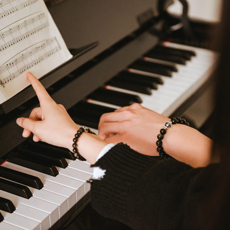 Obsidian hand chisel a pair of couple models men and women summer sterling silver natural gold obsidian Korean version simple student commemorative gift