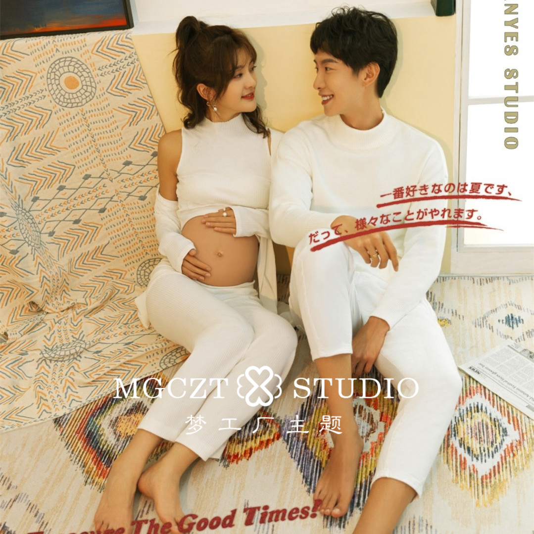 New pregnant woman photographs couples and wives home sweater fashion film art photo themed clothing sample