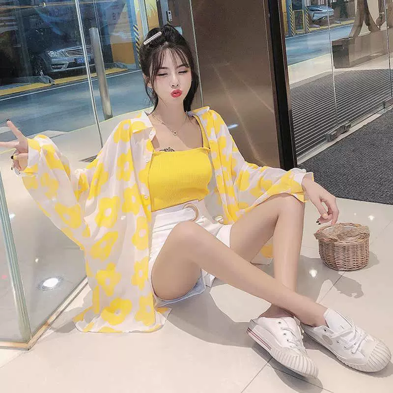 Nhỏ sling thời trang chuyên nghiệp ba mảnh phù hợp với lưới áo đỏ quần short áo chống nắng cardigan phụ nữ thời trang mùa hè - Bộ đồ