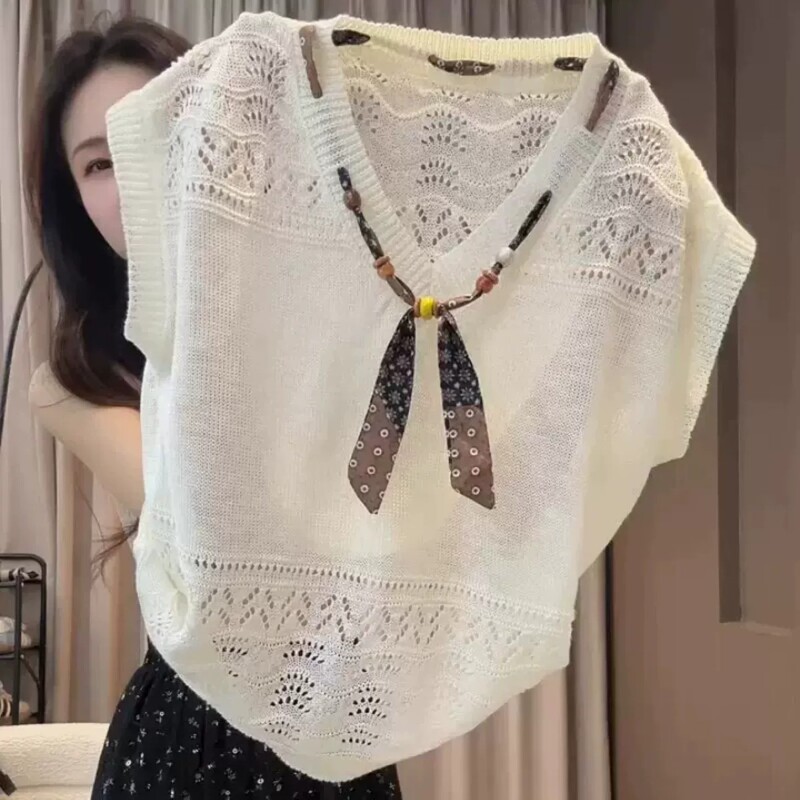 French-Style Hollow-Out Knit V-Neck Sleeveless Vest, New Summer Style, Gentle and Loose-Fitting, Versatile Outerwear, Paired with a Silk Scarf French-Style Hollow-Out Knit V-Neck Sleeveless Vest, New Summer Style, Gentle and Loose-Fitting, Versatile Outerwear, Paired with a Silk Scarf