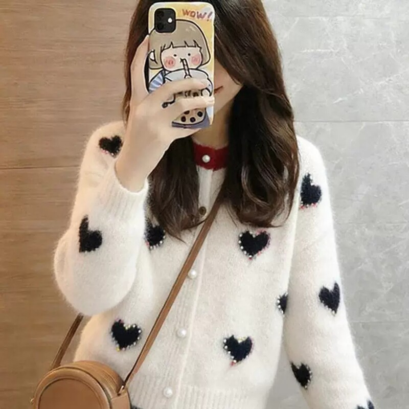 Sweet Contrasting Color Heart Jacquard Round Neck Knitted Cardigan for Women, Loose and Stylish Autumn/Winter 2026 New Lazy Style Jacket