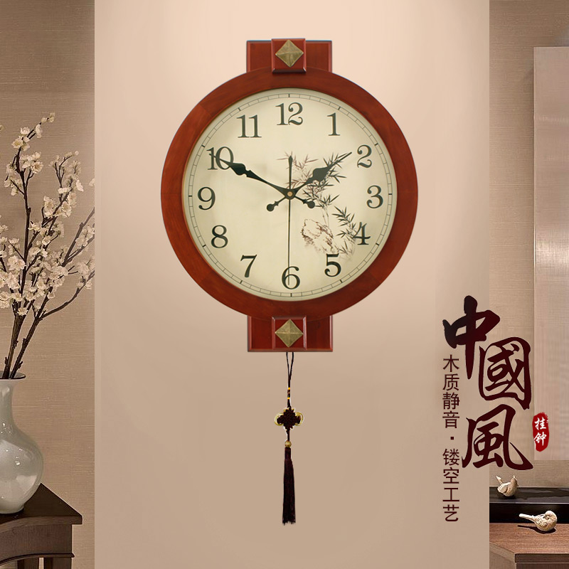New Chinese style solid wood decorative wall clock Chinese style creative fashion living room mute household wall hanging atmospheric retro clock
