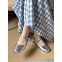 Factory direct supply square toe square toe with rhinestone flower toe toe sandals for women retro fashion thick heel shoes