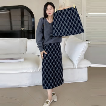 Plus-Size Retro Plaid Woolen Skirt for Women, Autumn and Winter, Flattering for Slightly Chubby Figures, Mid-Length, High-Waisted A-Line Elegant Skirt
