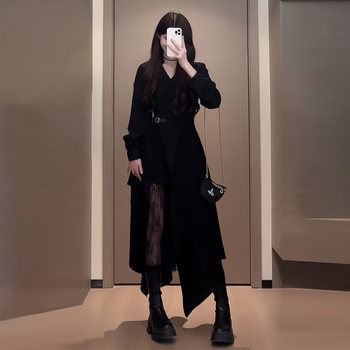 Plus-Size French Hepburn-Style Dress for Autumn and Winter, Slimming Waist, Lace Splicing, Pure and Alluring Design Dress