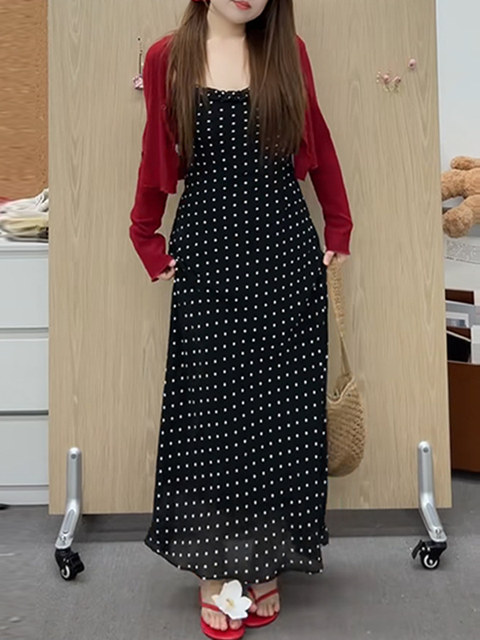 Plus-Size French Retro Polka-Dot Spaghetti Strap Dress for Women, Summer Slimming Design, Flattering Vacation Long Dress